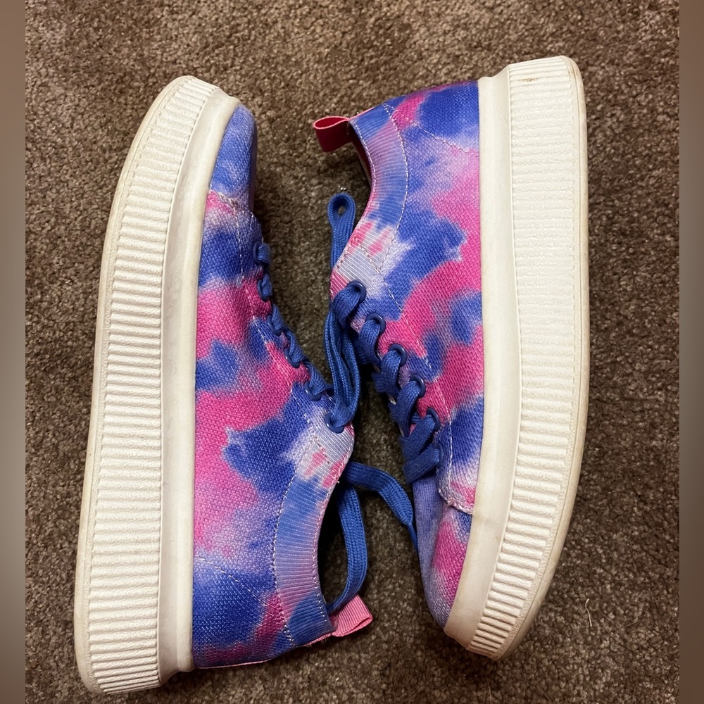 Tie dye platform BP sneakers!